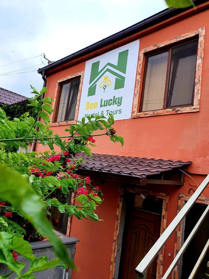 Bee Lucky Hostel And Tours Ereván Exterior foto