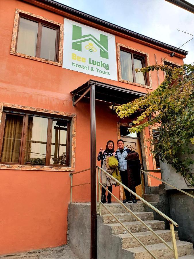 Bee Lucky Hostel And Tours Ereván Exterior foto